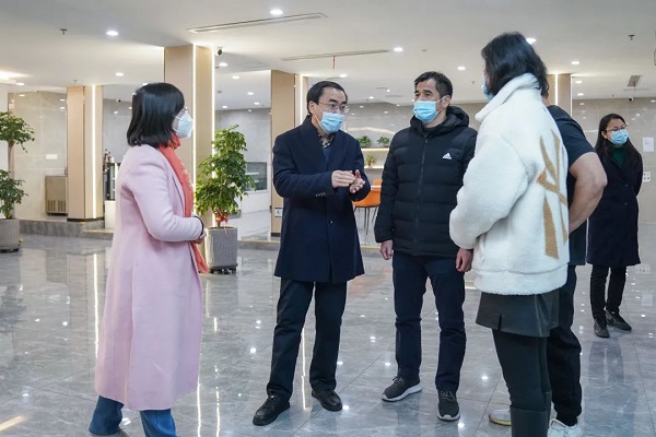 杜吉宾一行对全市体育